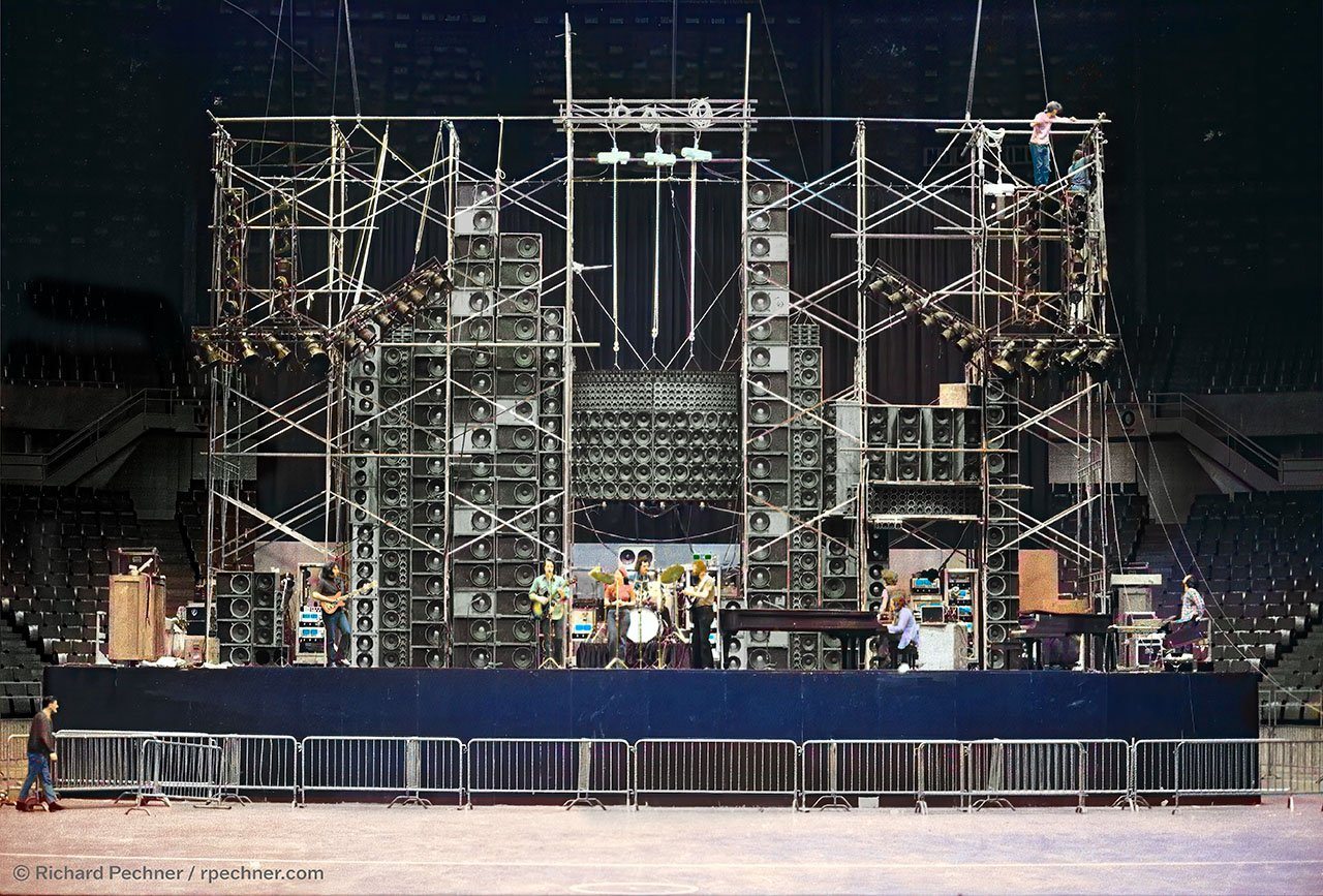 Grateful Dead'in Wall of Sound sistemi McIntosh amplifikatörleriyle güçlendirildi